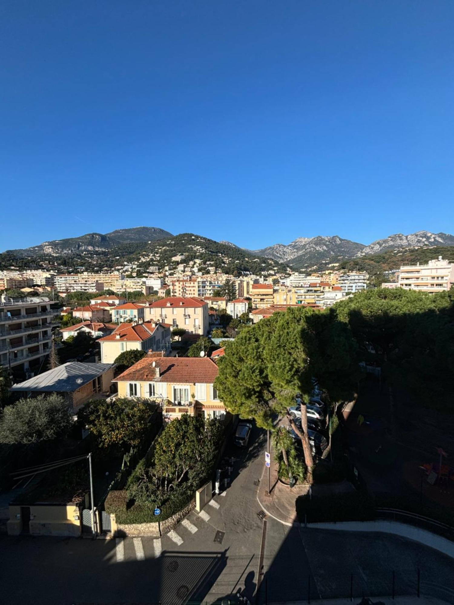 Dans Mon Petit Nid Au Bord De Mer Menton